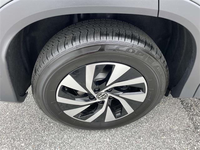 Photo of 2025 Platinum Gray Volkswagen Tiguan