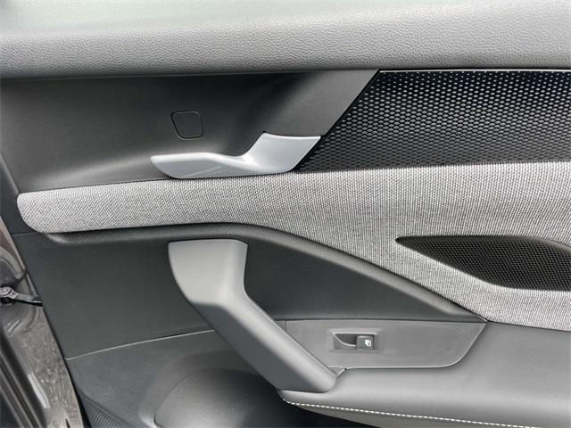Photo of 2025 Platinum Gray Volkswagen Tiguan