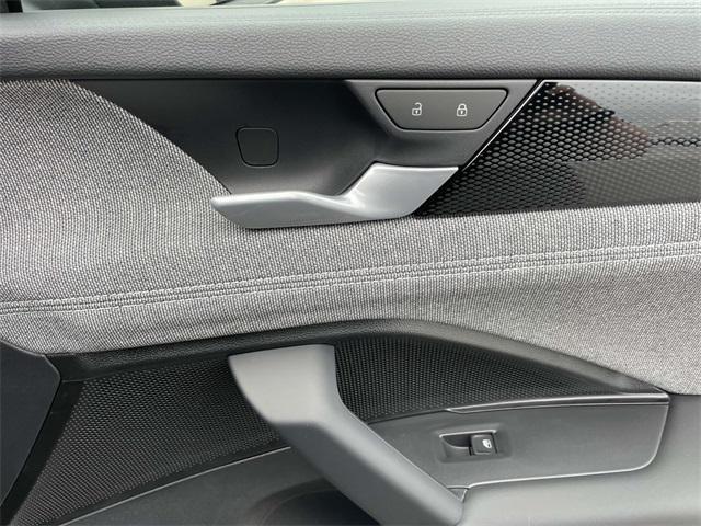 Photo of 2025 Platinum Gray Volkswagen Tiguan