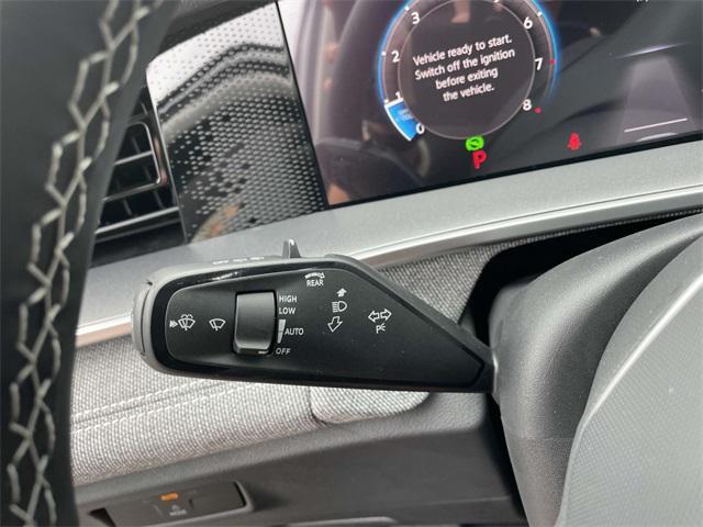Photo of 2025 Platinum Gray Volkswagen Tiguan