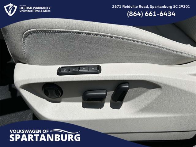 Photo of 2025 Opal White Volkswagen Atlas
