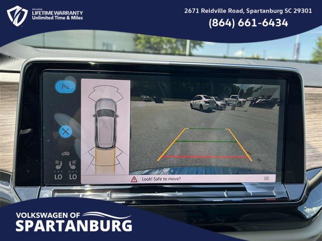 Photo of 2025 Opal White Volkswagen Atlas