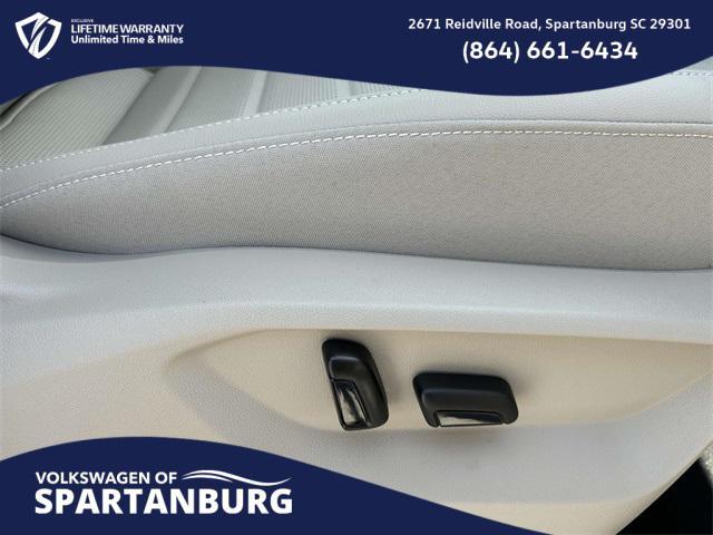 Photo of 2025 Opal White Volkswagen Atlas