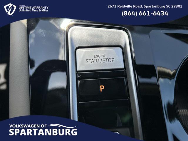 Photo of 2025 Opal White Volkswagen Atlas