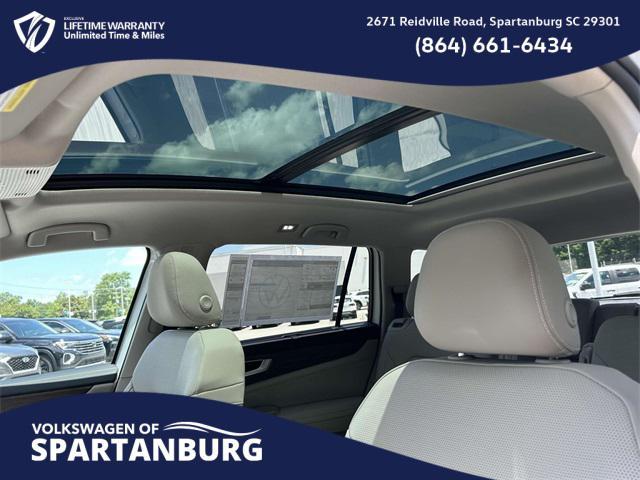 Photo of 2025 Opal White Volkswagen Atlas