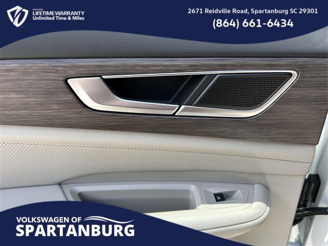 Photo of 2025 Opal White Volkswagen Atlas