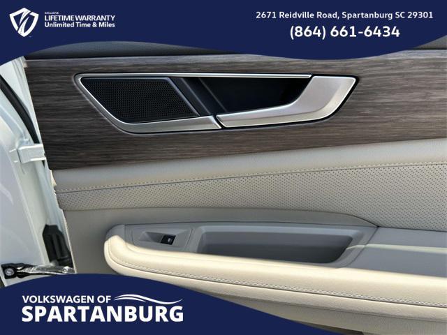 Photo of 2025 Opal White Volkswagen Atlas