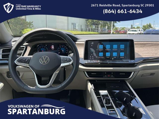 Photo of 2025 Opal White Volkswagen Atlas