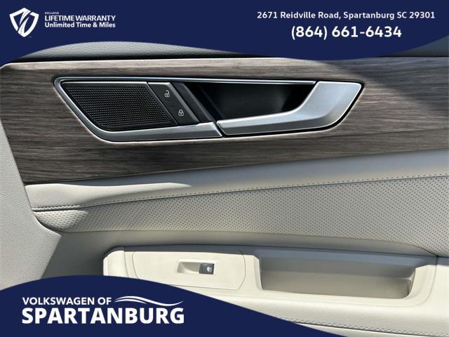 Photo of 2025 Opal White Volkswagen Atlas