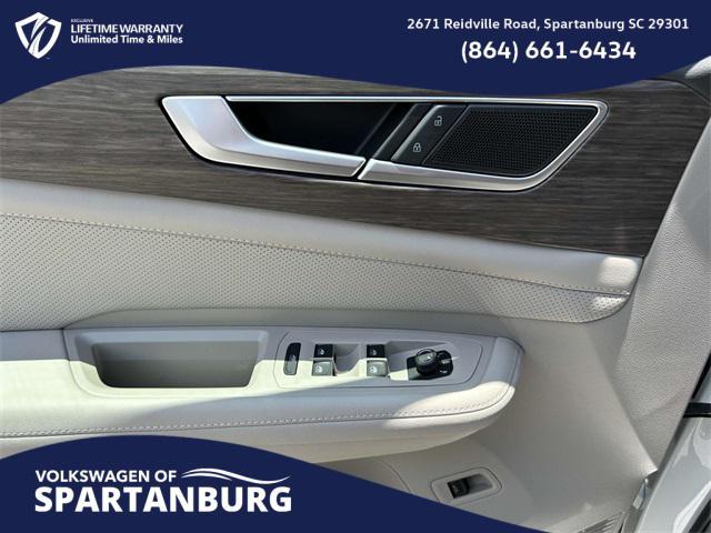 Photo of 2025 Opal White Volkswagen Atlas
