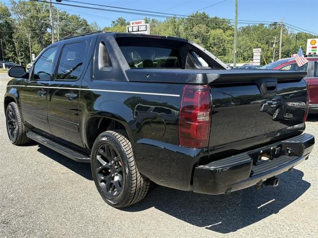 Photo of 2009 Black Chevrolet Avalanche