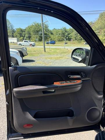 Photo of 2009 Black Chevrolet Avalanche