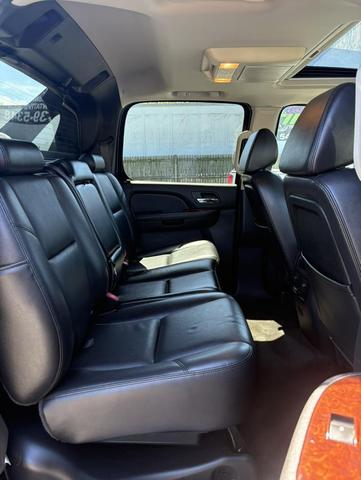 Photo of 2009 Black Chevrolet Avalanche