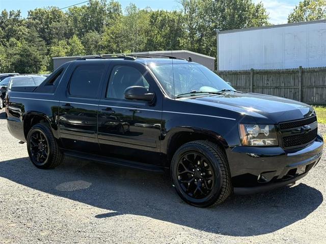 Photo of 2009 Black Chevrolet Avalanche