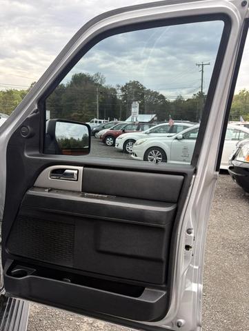 Photo of 2017 Ingot Silver Ford Expedition