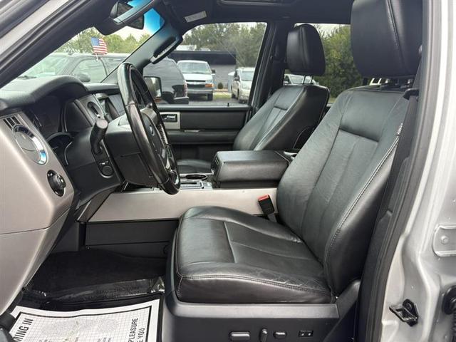 Photo of 2017 Ingot Silver Ford Expedition