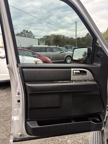 Photo of 2017 Ingot Silver Ford Expedition