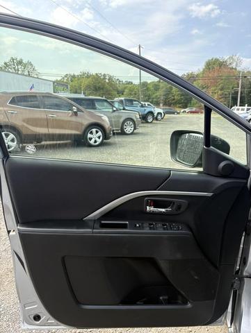 Photo of 2013 Liquid Silver Metallic Mazda Mazda5
