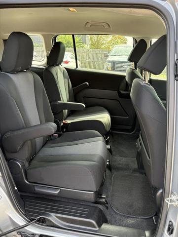 Photo of 2013 Liquid Silver Metallic Mazda Mazda5