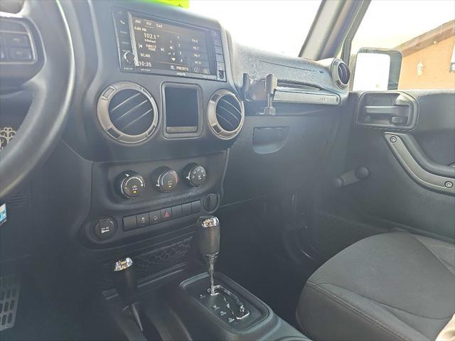 Photo of 2017 Granite Crystal Metallic Clearcoat Jeep Wrangler Unlimited