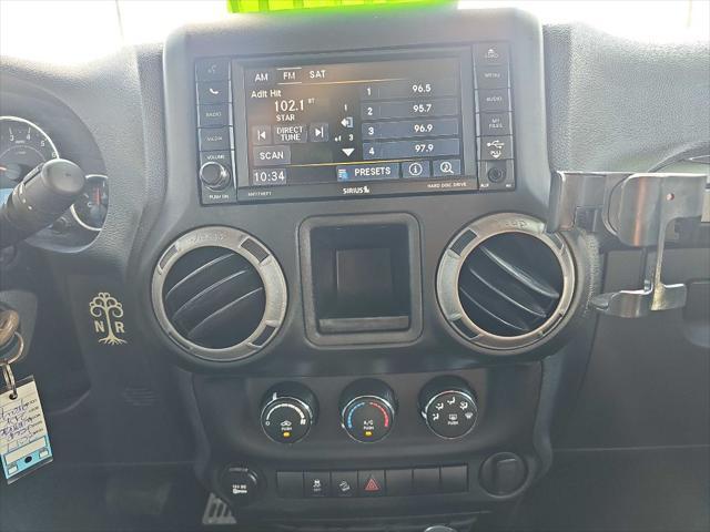 Photo of 2017 Granite Crystal Metallic Clearcoat Jeep Wrangler Unlimited
