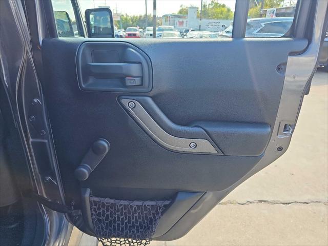 Photo of 2017 Granite Crystal Metallic Clearcoat Jeep Wrangler Unlimited