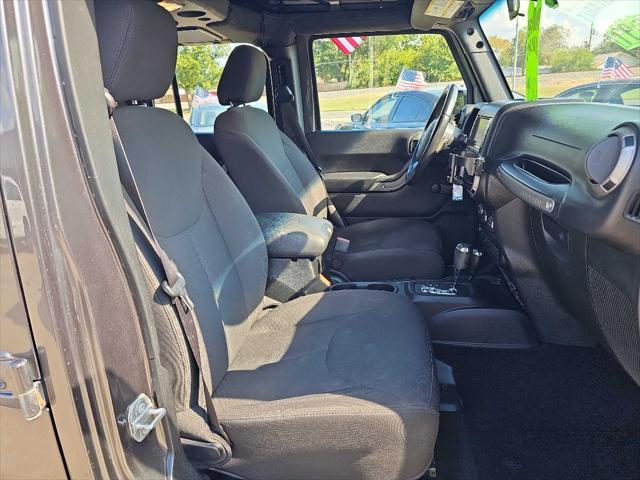 Photo of 2017 Granite Crystal Metallic Clearcoat Jeep Wrangler Unlimited