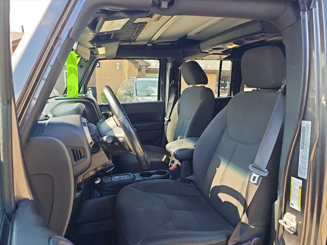 Photo of 2017 Granite Crystal Metallic Clearcoat Jeep Wrangler Unlimited
