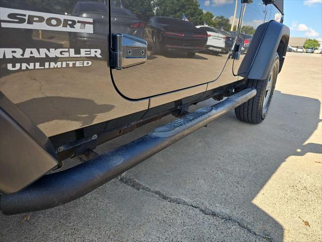 Photo of 2017 Granite Crystal Metallic Clearcoat Jeep Wrangler Unlimited
