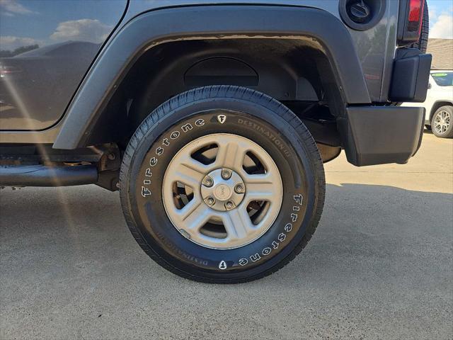 Photo of 2017 Granite Crystal Metallic Clearcoat Jeep Wrangler Unlimited