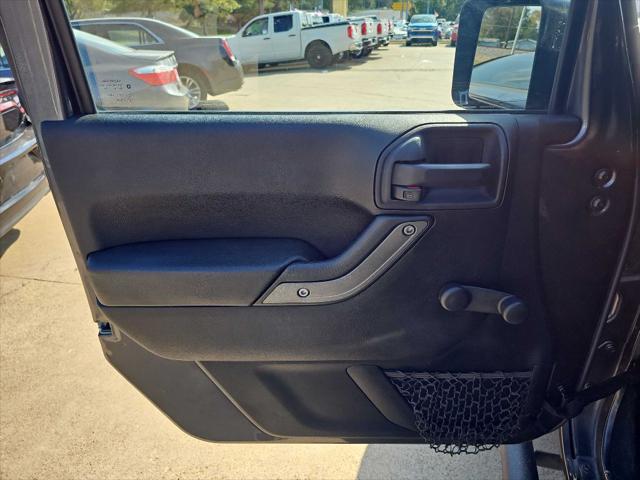 Photo of 2017 Granite Crystal Metallic Clearcoat Jeep Wrangler Unlimited