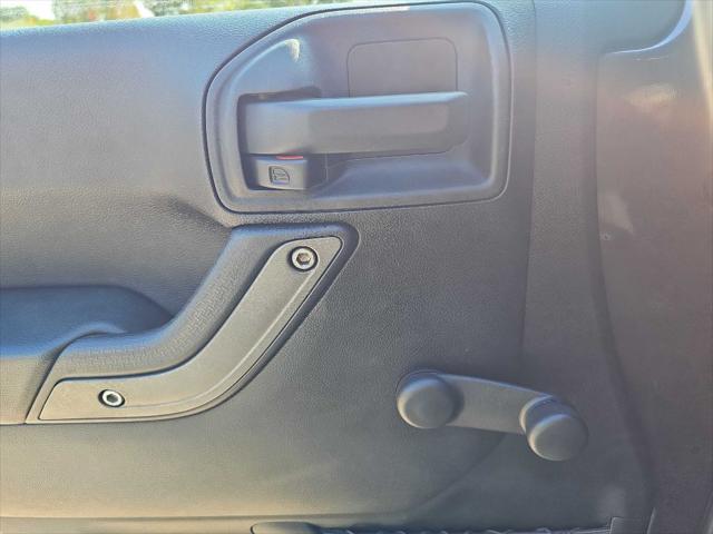 Photo of 2017 Granite Crystal Metallic Clearcoat Jeep Wrangler Unlimited