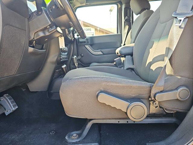 Photo of 2017 Granite Crystal Metallic Clearcoat Jeep Wrangler Unlimited