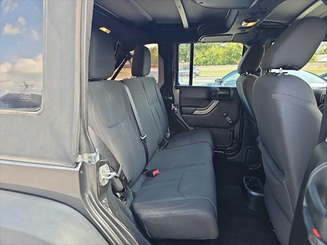Photo of 2017 Granite Crystal Metallic Clearcoat Jeep Wrangler Unlimited