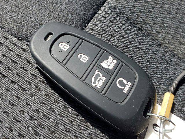 Photo of 2022 Shimmering Silver Hyundai SANTA FE
