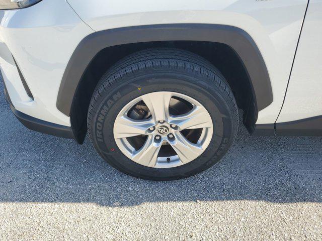 Photo of 2020 Super White Toyota RAV4 Hybrid