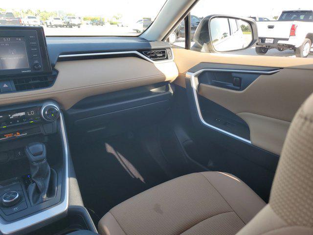 Photo of 2020 Super White Toyota RAV4 Hybrid