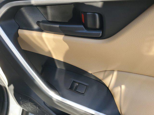 Photo of 2020 Super White Toyota RAV4 Hybrid