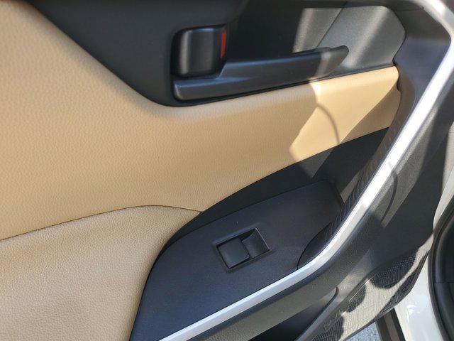 Photo of 2020 Super White Toyota RAV4 Hybrid