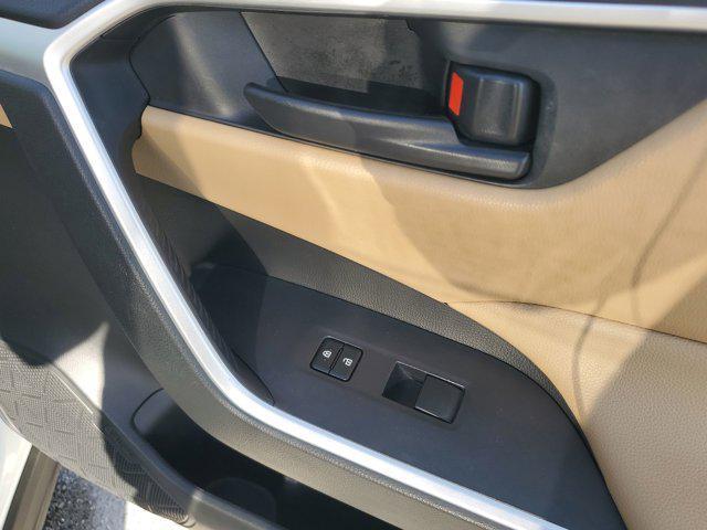 Photo of 2020 Super White Toyota RAV4 Hybrid