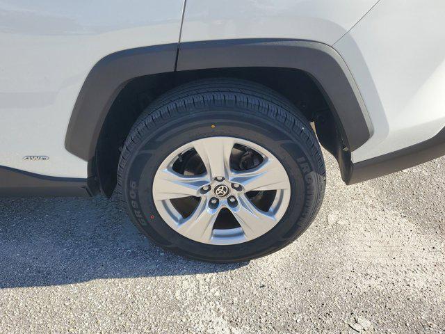 Photo of 2020 Super White Toyota RAV4 Hybrid