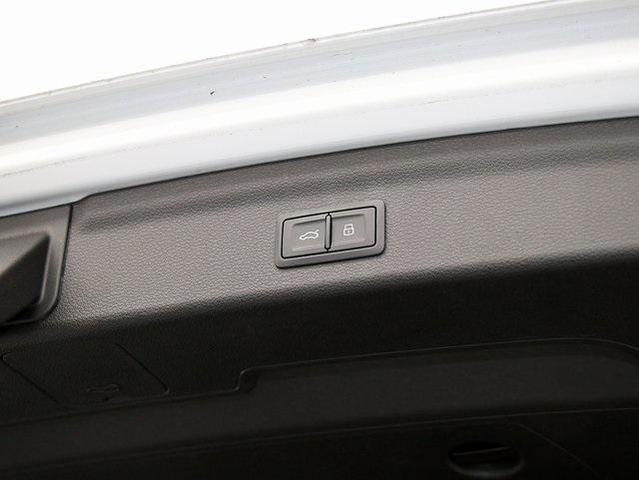 Photo of 2022 Glacier White Metallic Audi Q3