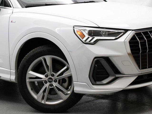 Photo of 2022 Glacier White Metallic Audi Q3