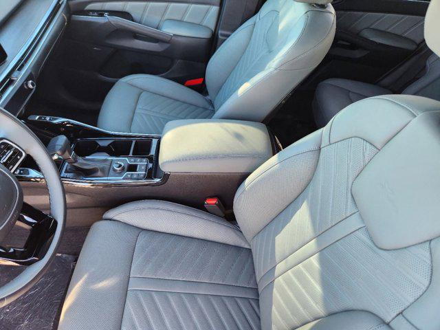 Photo of 2025 Wolf Gray Kia Sorento