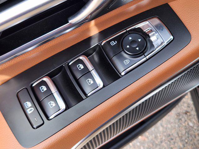 Photo of 2025 Glacial White Pearl Kia Telluride