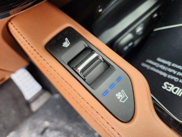Photo of 2025 Glacial White Pearl Kia Telluride