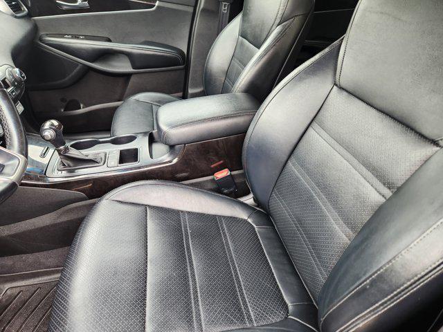 Photo of 2016 Ebony Black Kia Sorento