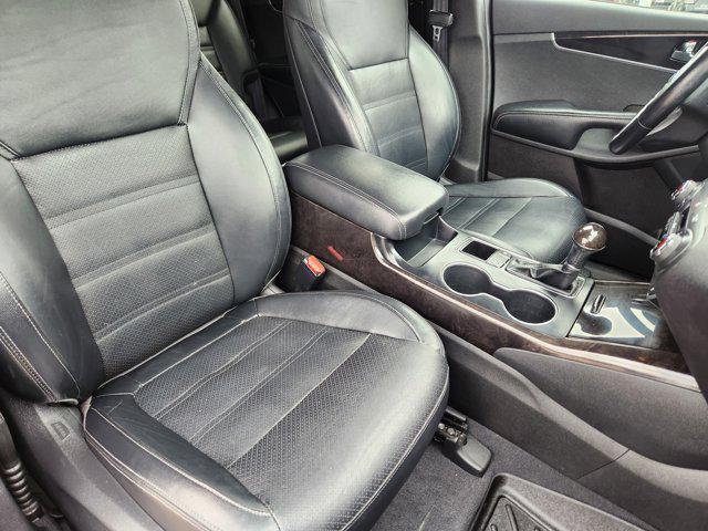 Photo of 2016 Ebony Black Kia Sorento