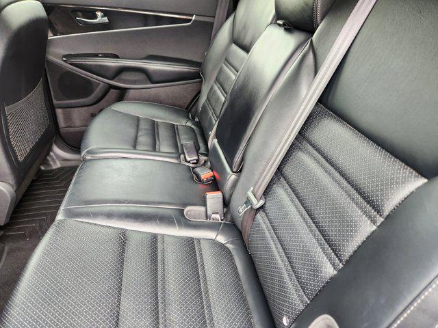 Photo of 2016 Ebony Black Kia Sorento