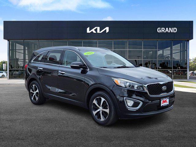Photo of 2016 Ebony Black Kia Sorento